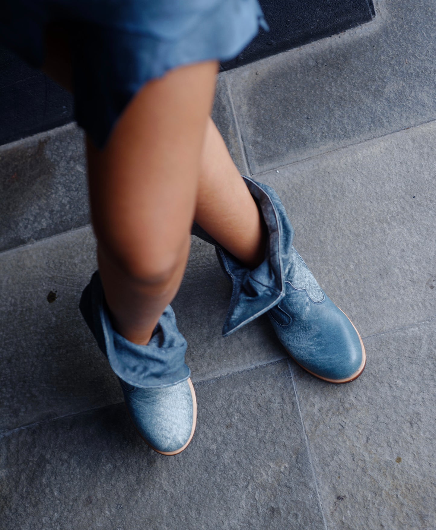 Botines 'Fairy Slipper' en azul marino real para pedidos anticipados