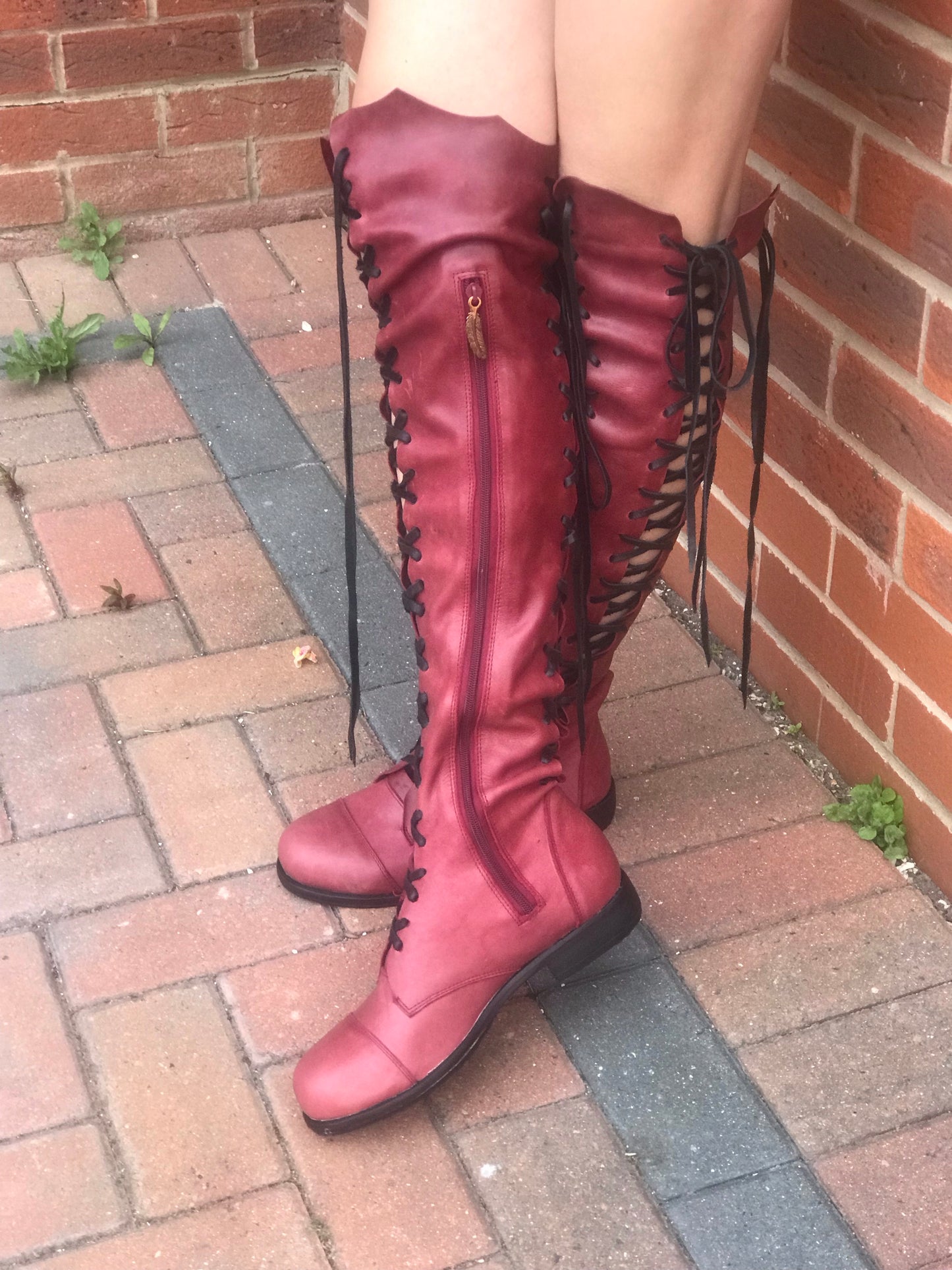 Botas hasta la rodilla 'Clockwork Fairy' en color sangre de buey con suela negra
