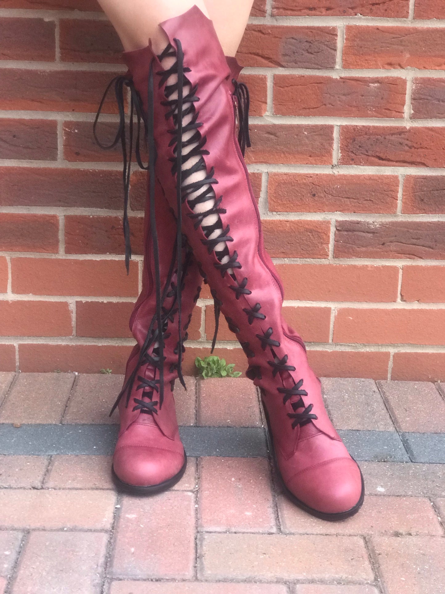 Botas hasta la rodilla 'Clockwork Fairy' en color sangre de buey con suela negra