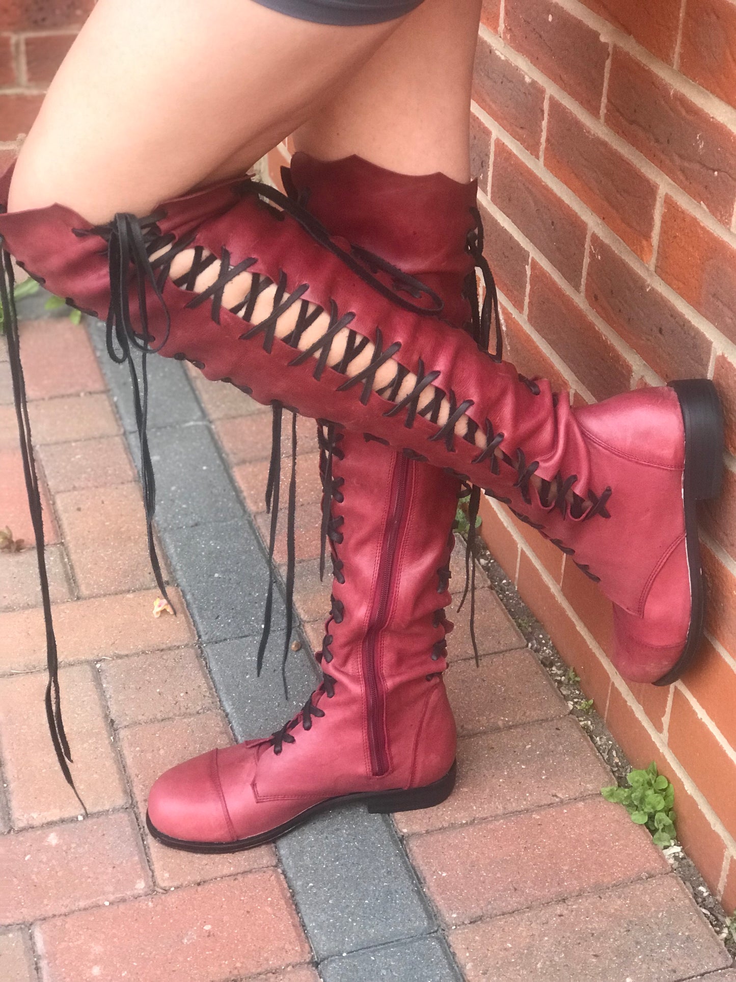 Botas hasta la rodilla 'Clockwork Fairy' en color sangre de buey con suela negra