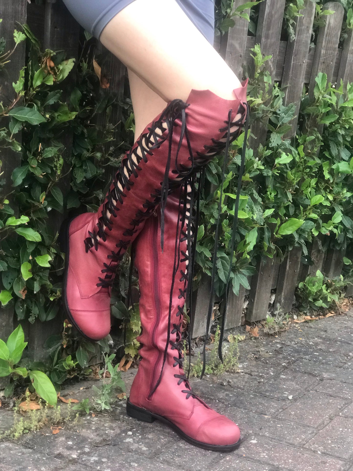Botas hasta la rodilla 'Clockwork Fairy' en color sangre de buey con suela negra
