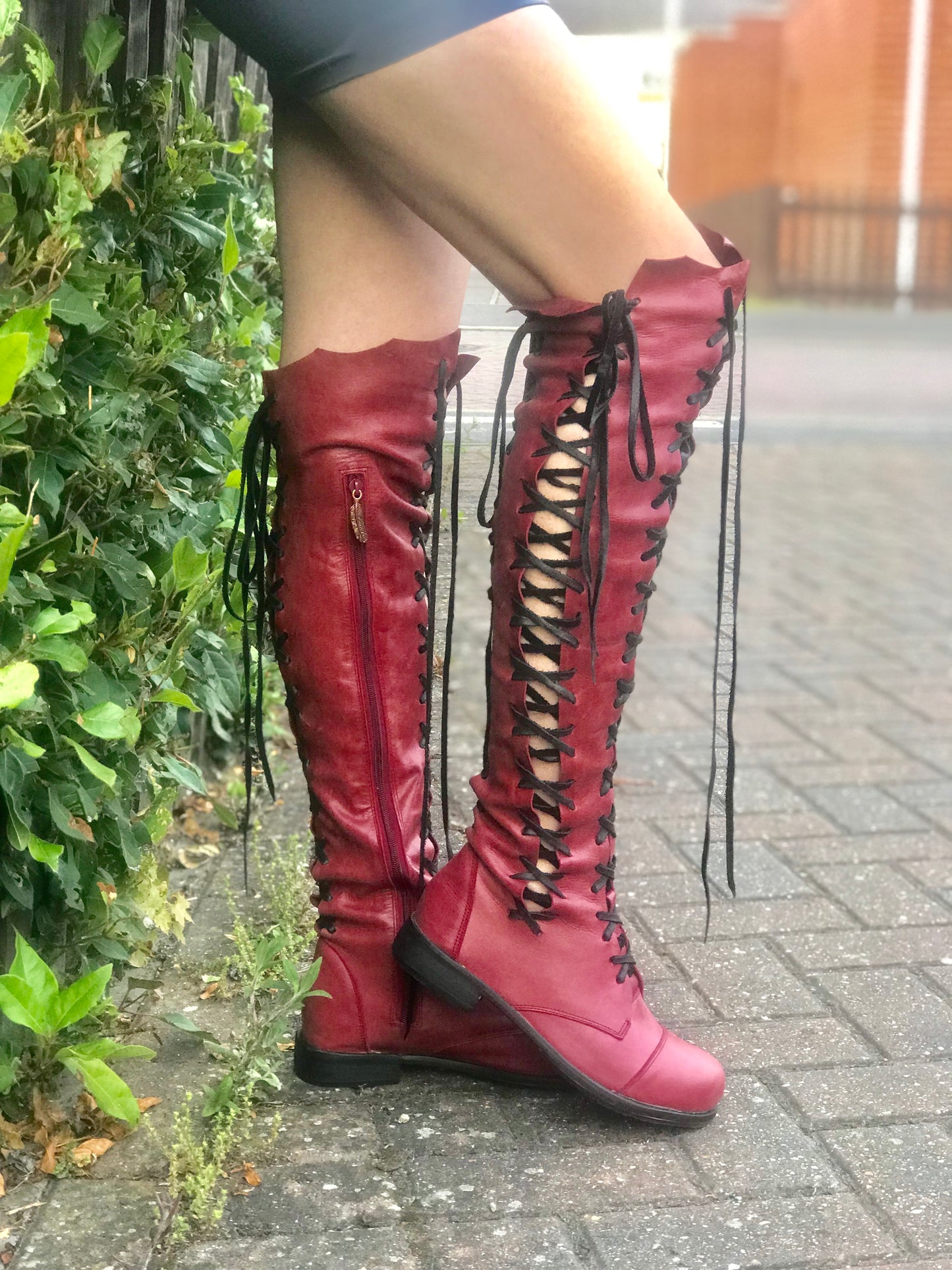 Botas hasta la rodilla 'Clockwork Fairy' en color sangre de buey con suela negra